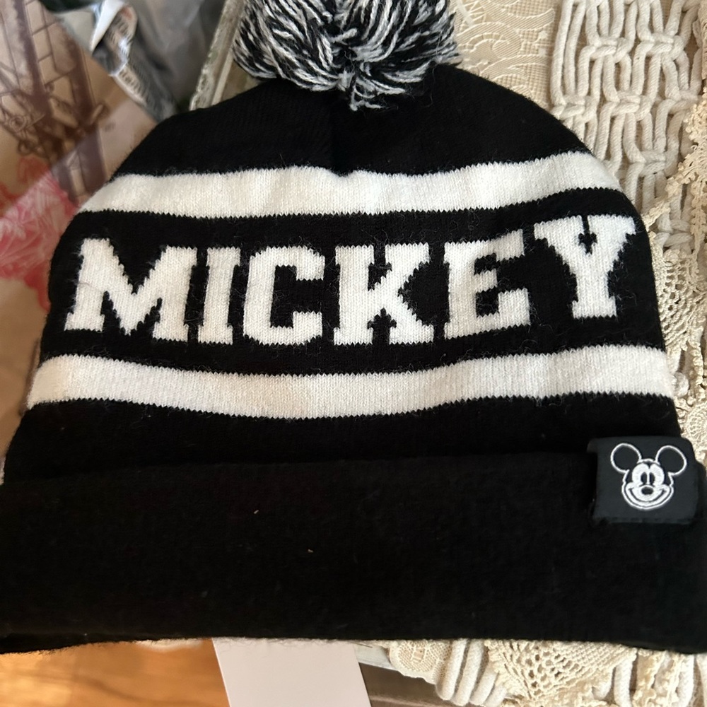 Cute black & white Mickey Hat